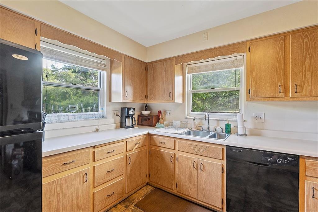 2401 Marbury Road Pittsburgh, PA 15221 - Photo 9 of 25 Gallery Image 9