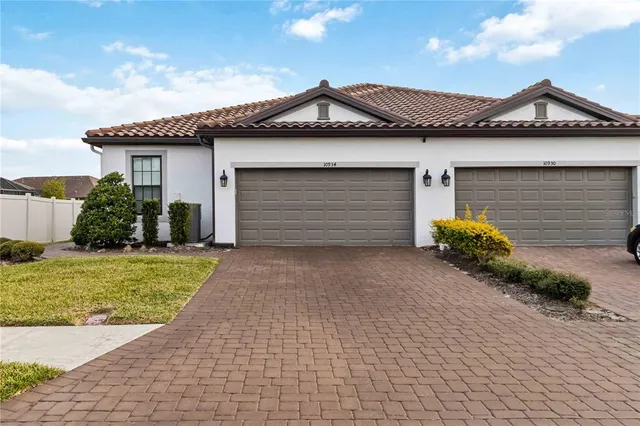 $379,900 | 10934 Wendover Drive, Palmetto, FL 34221