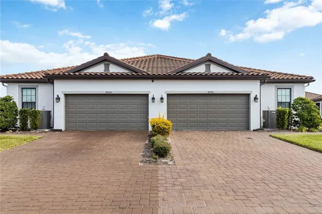 $379,900 | 10934 Wendover Drive, Palmetto, FL 34221