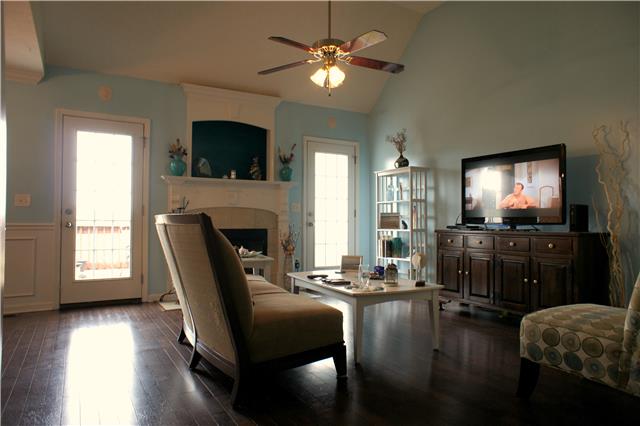 565 County Farm Road Murfreesboro, TN 37127 - Photo 4 of 12 Living Room with a Fireplace and Vaulted Ceilings.