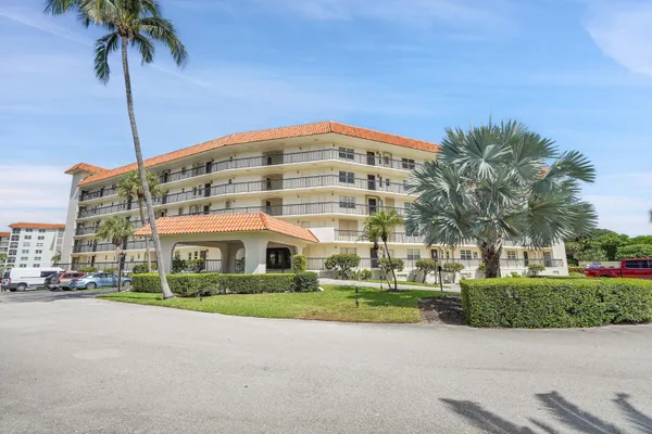$3,700 | 2871 North Ocean Boulevard, Unit M338, Boca Raton, FL 33431