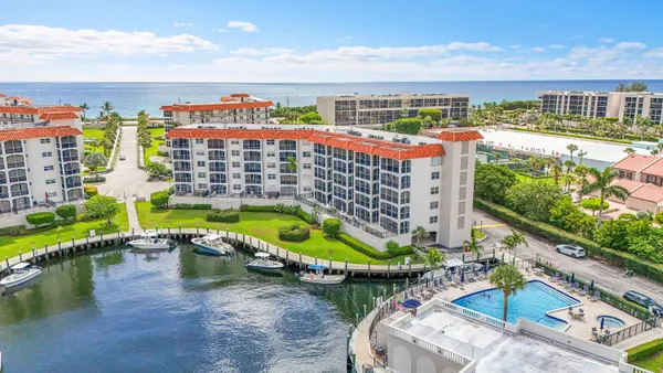 $3,700 | 2871 North Ocean Boulevard, Unit M338, Boca Raton, FL 33431