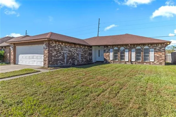 $2,000 | 2440 West Sunny Meade Drive, Harvey, LA 70058