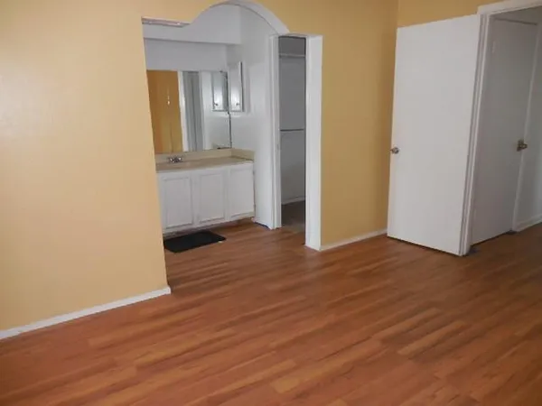 $2,000 | 2440 West Sunny Meade Drive, Harvey, LA 70058