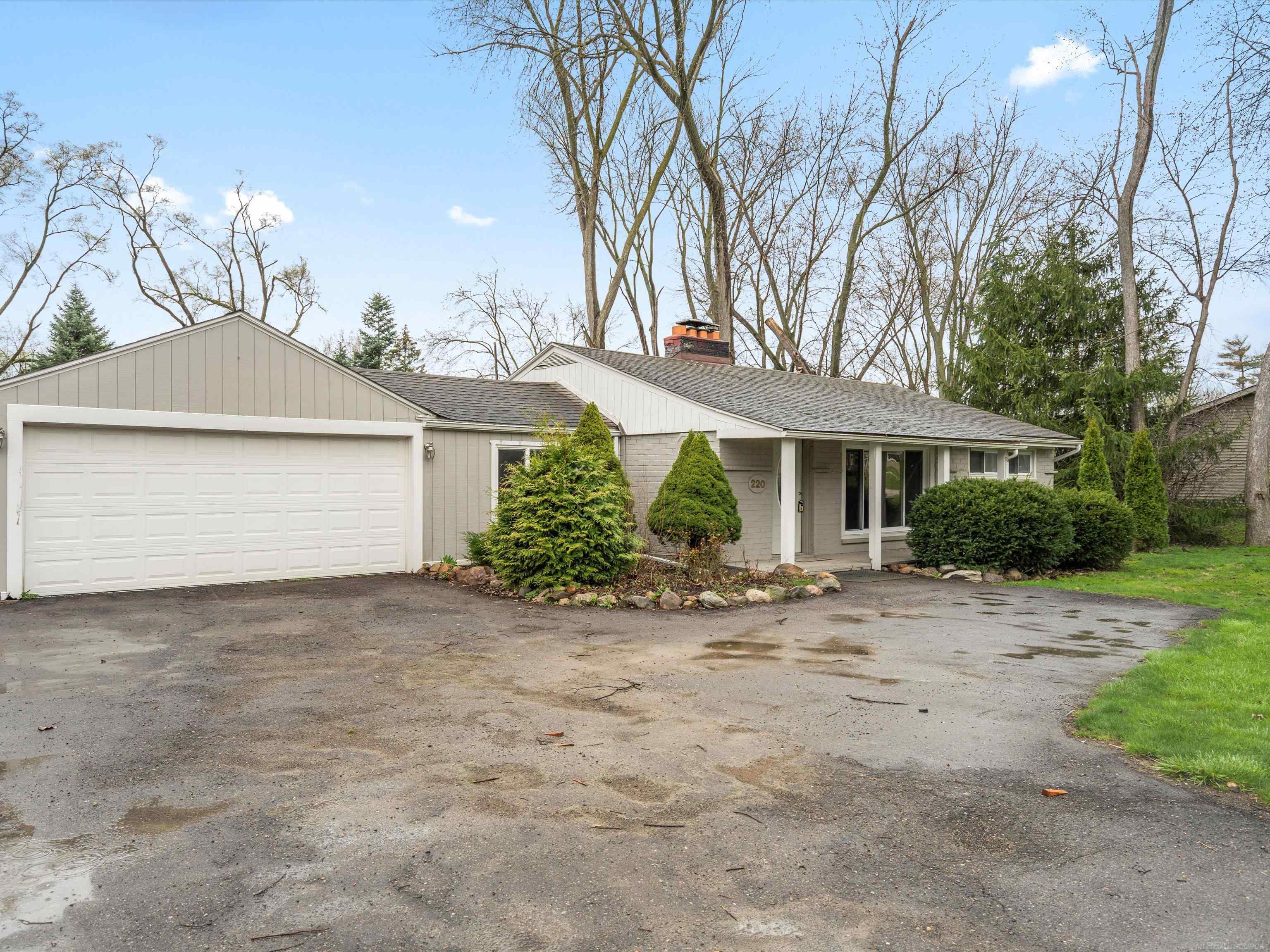 220 Michelson Road Rochester, MI 48307 - Photo 3 of 19 50138660-0a30e3ae-0b72-4452-a22d-84c0b15f11e8.JPG