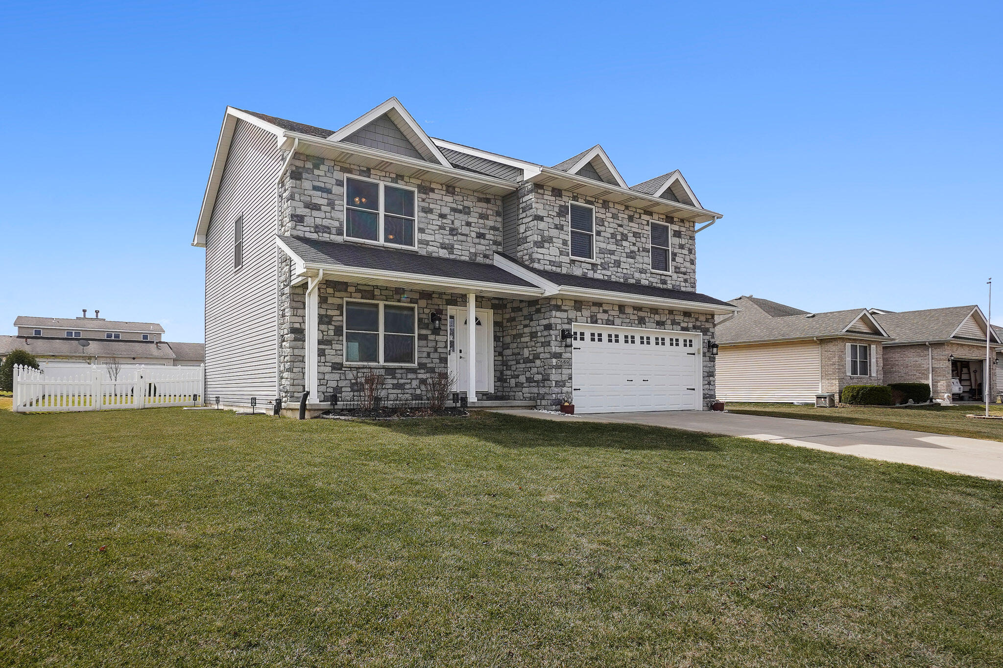 7669 Amanda's Way Crown Point, IN 46307 - Photo 2 of 30 2048x1365
