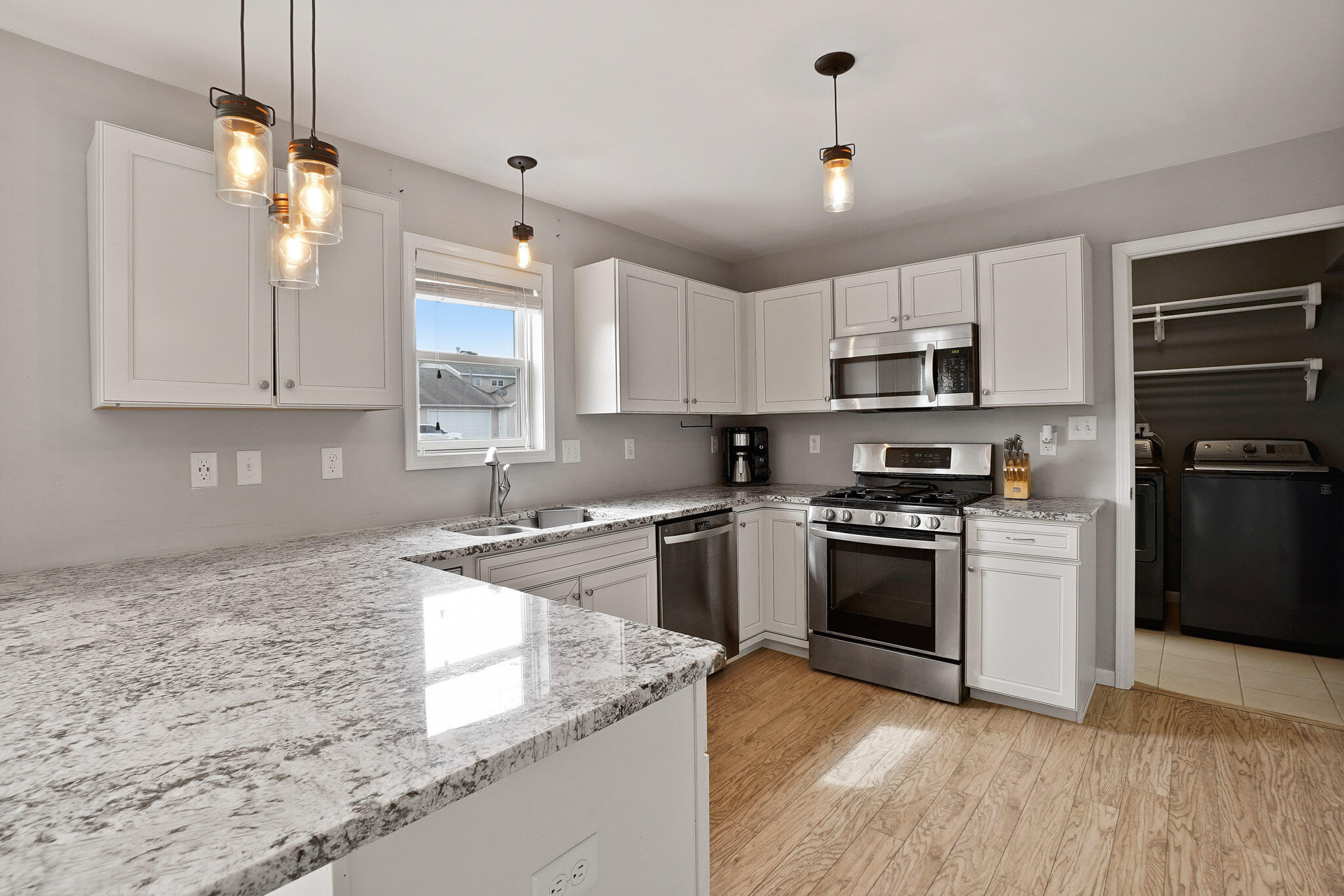 7669 Amanda's Way Crown Point, IN 46307 - Photo 6 of 30 2048x1365