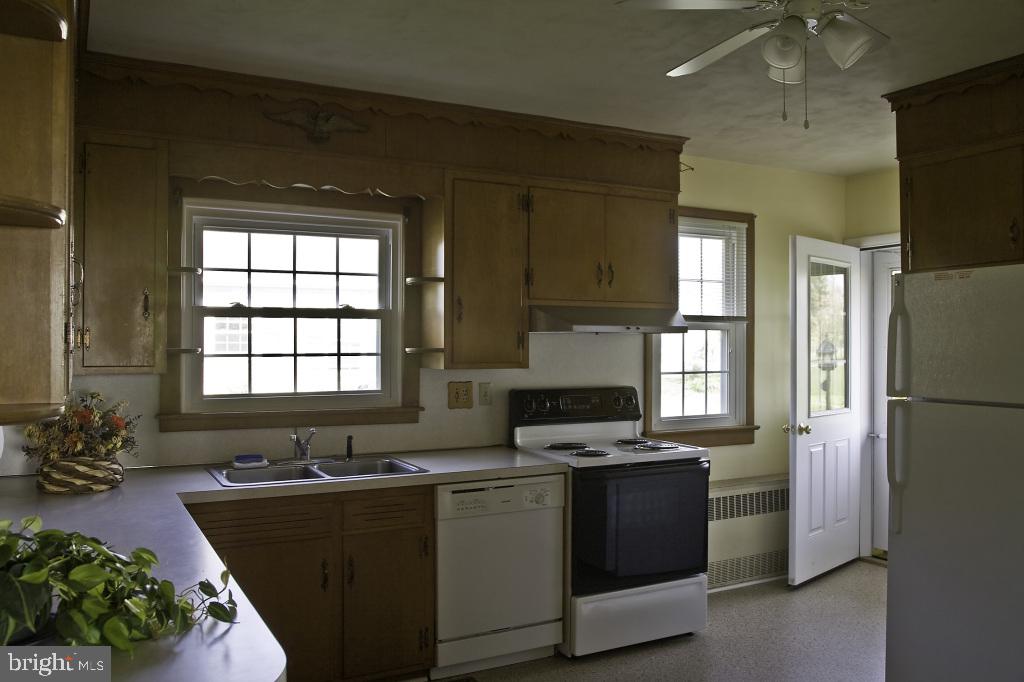 70 North Esbenshade Road Manheim, PA 17545 - Photo 4 of 7 Gallery Image 4