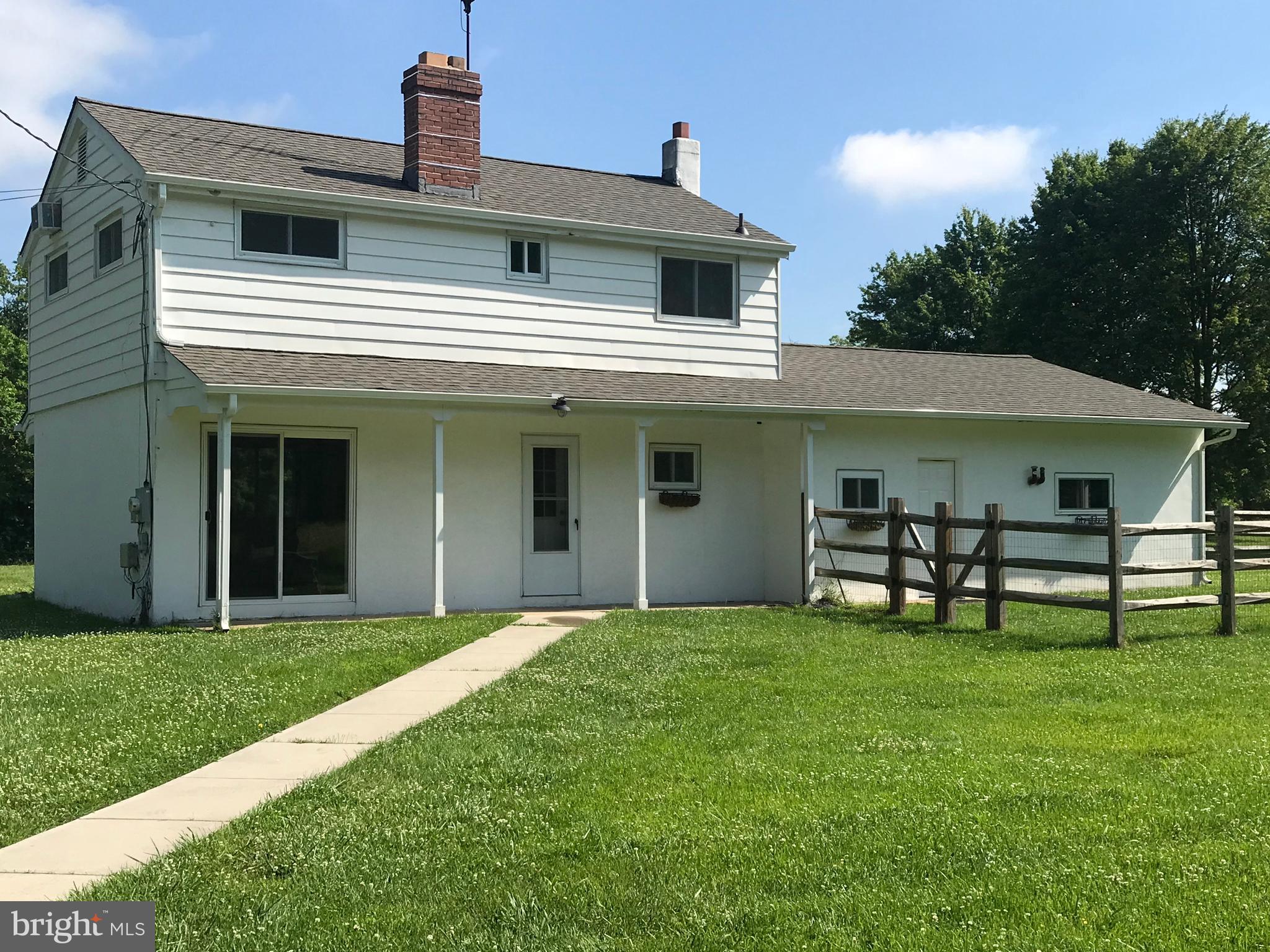 705 West Chestnut Hill Road Newark, DE 19713 - Photo 3 of 27 Rear of house w fenced area to the side