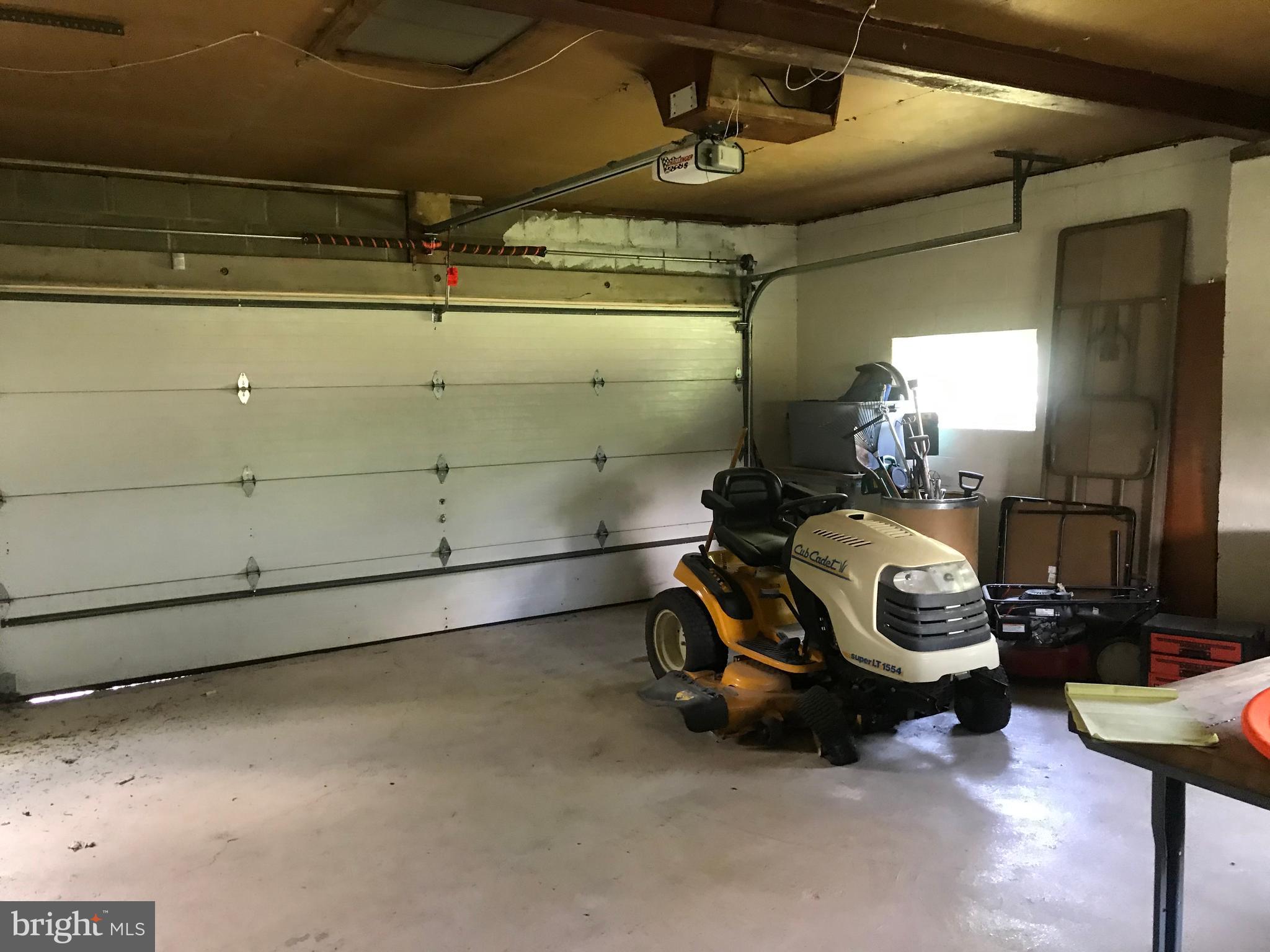705 West Chestnut Hill Road Newark, DE 19713 - Photo 24 of 27 Oversized 2 car garage