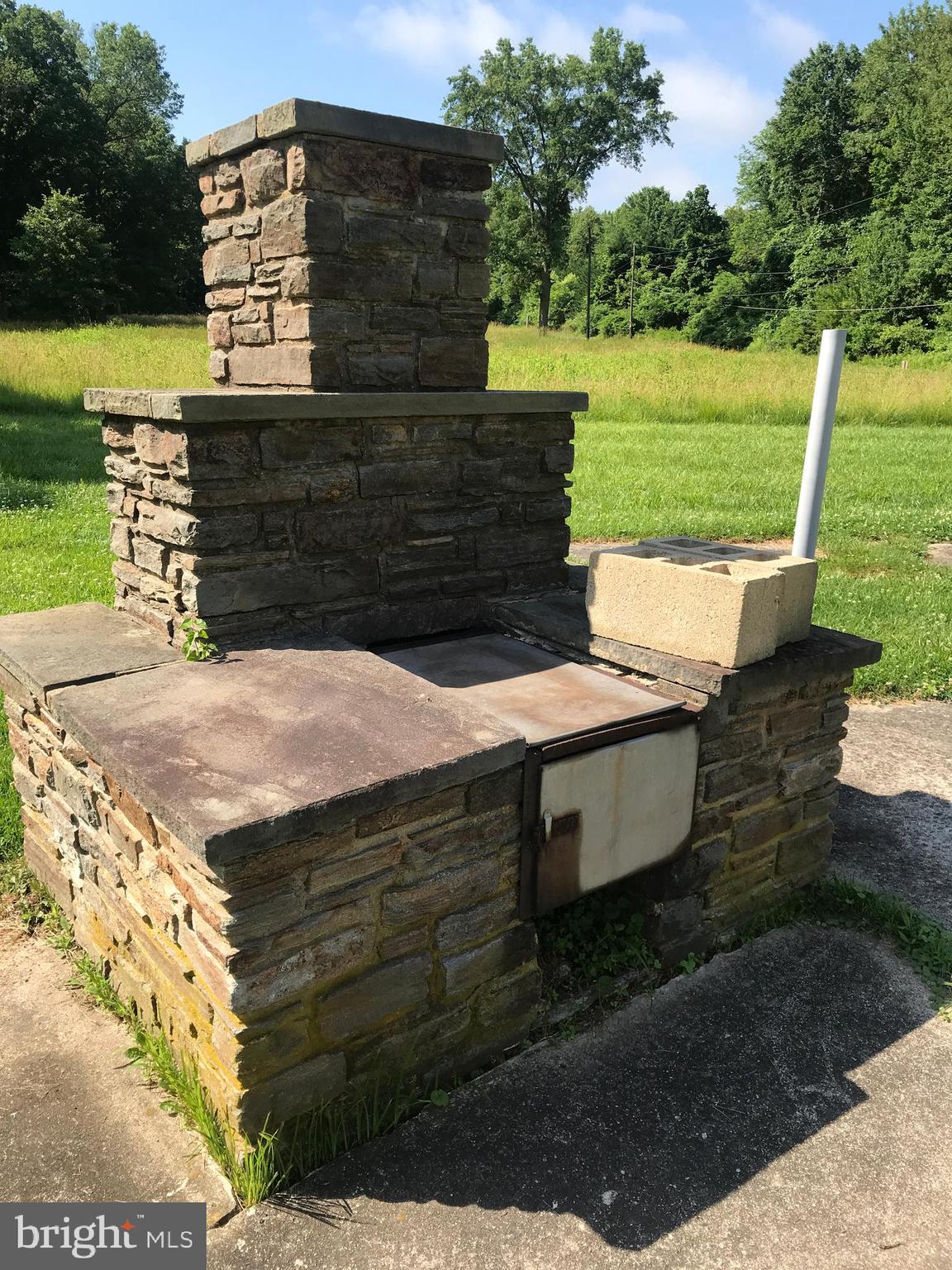 705 West Chestnut Hill Road Newark, DE 19713 - Photo 26 of 27 Outdoor barbecue