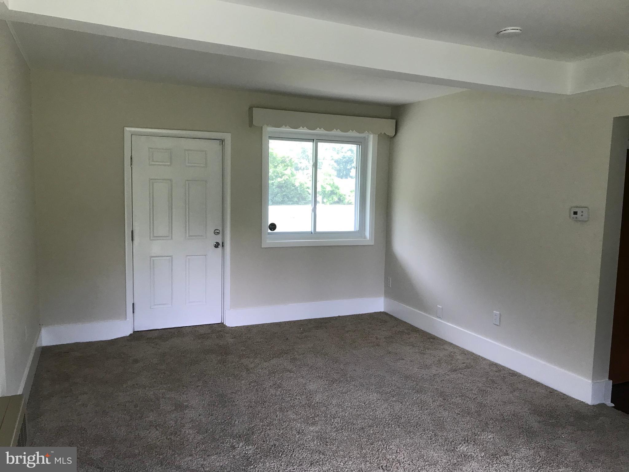 705 West Chestnut Hill Road Newark, DE 19713 - Photo 8 of 27 New carpet in Living room