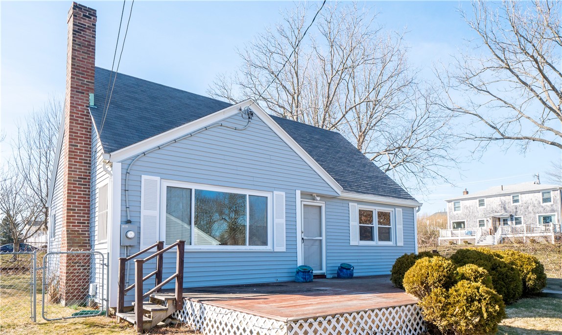 83 Bliss Mine Road Newport, RI 02840 - Photo 2 of 41