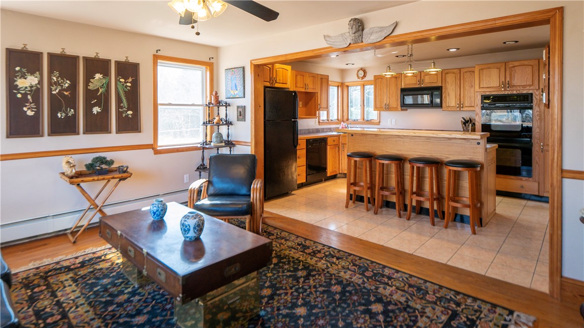 83 Bliss Mine Road Newport, RI 02840 - Photo 4 of 41