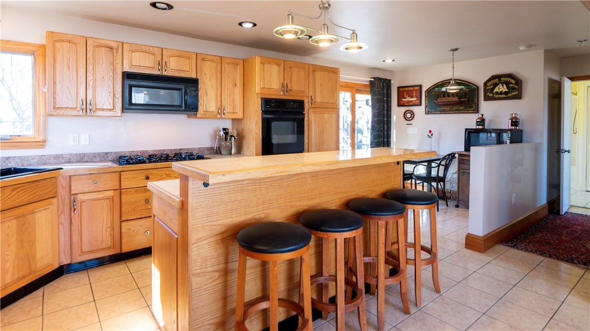 83 Bliss Mine Road Newport, RI 02840 - Photo 7 of 41