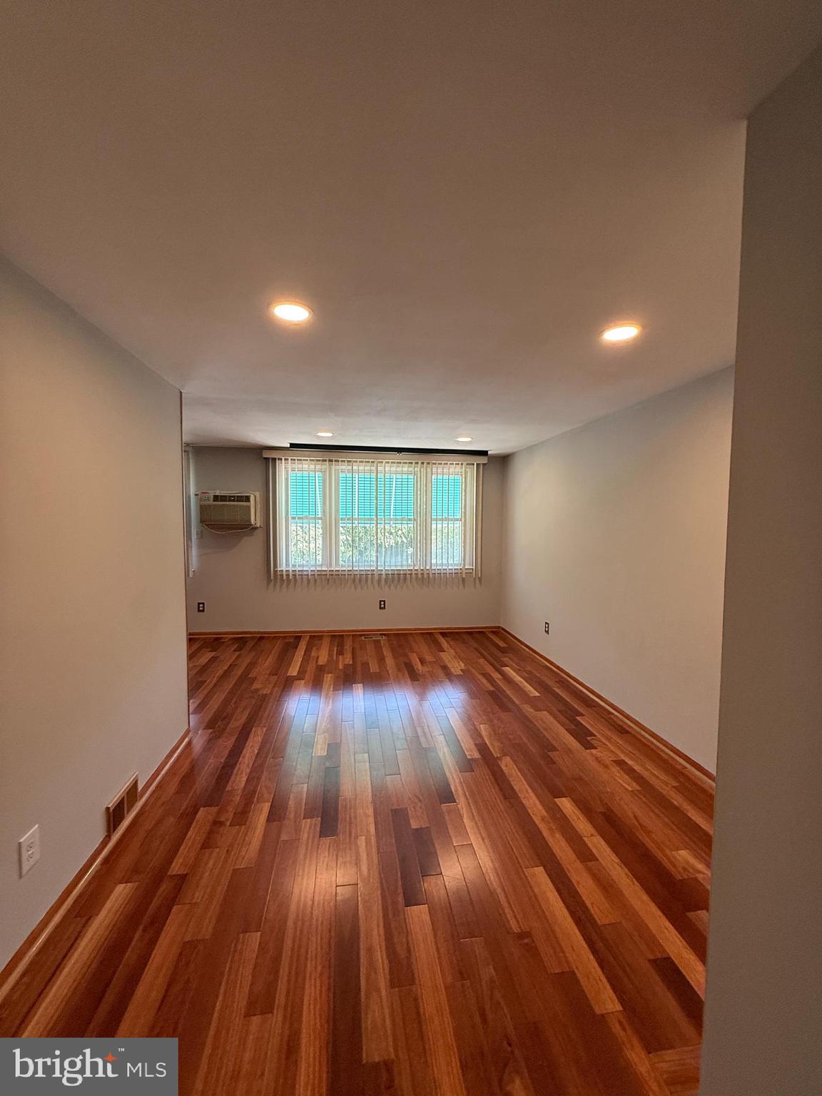 10786 Lockart Road Philadelphia, PA 19116 - Photo 2 of 9 Gallery Image 2