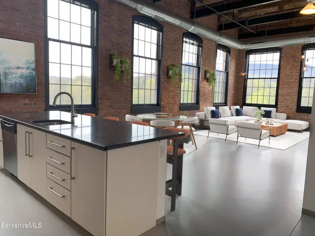 $1,200,000 | 160 Water Street, Unit 407, Williamstown, MA 01267