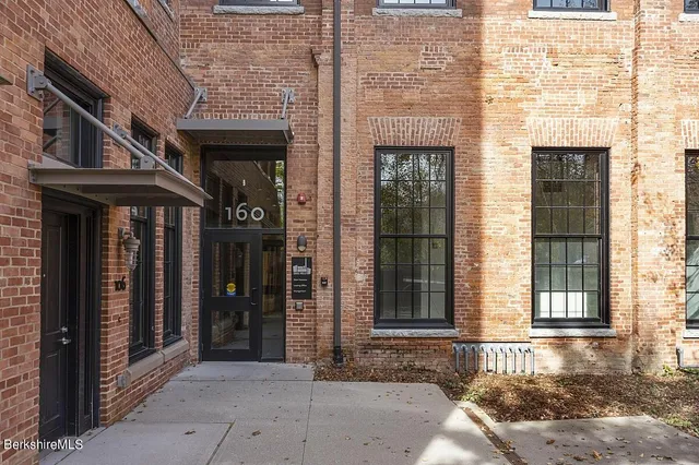$1,200,000 | 160 Water Street, Unit 407, Williamstown, MA 01267