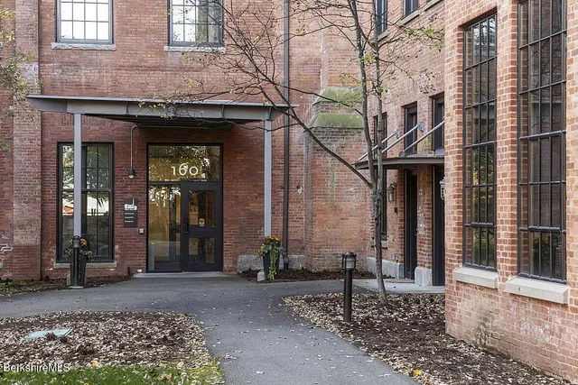 $1,200,000 | 160 Water Street, Unit 407, Williamstown, MA 01267