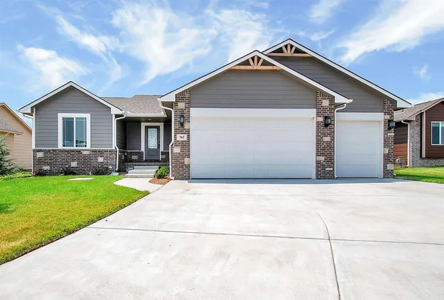 $322,428 | 705 North Casado Court, Goddard, KS 67052