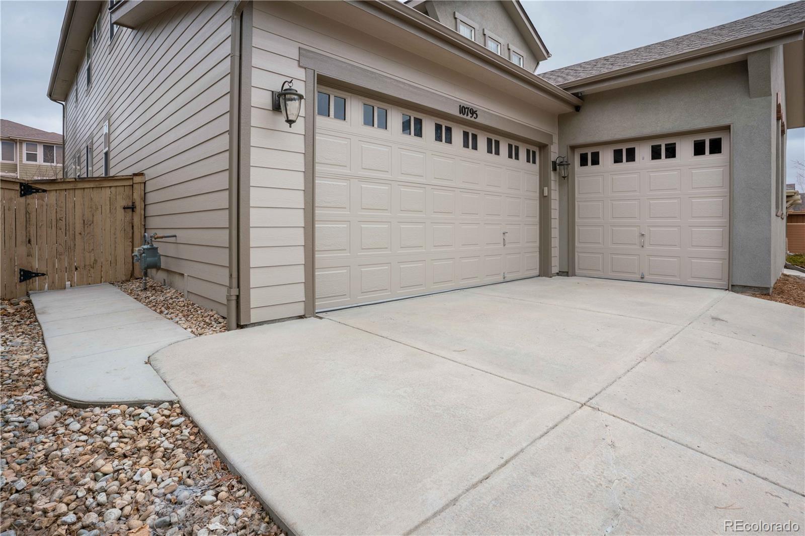 10795 Huntwick Street Highlands Ranch, CO 80130 - Photo 3 of 40 Gallery Image 3