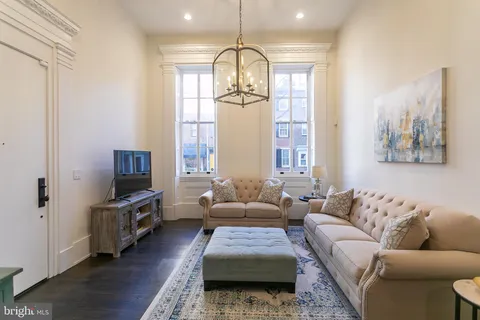 $4,700 | 1508 Pine Street, Unit A, Philadelphia, PA 19102