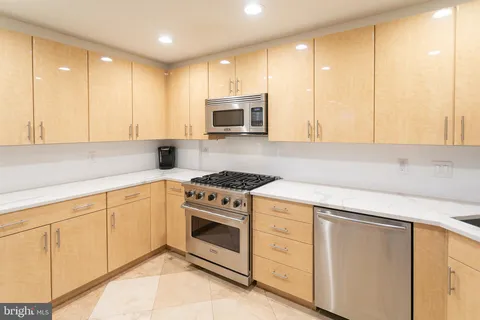 $4,700 | 1508 Pine Street, Unit A, Philadelphia, PA 19102