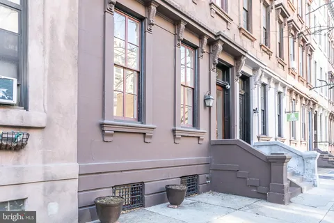 $4,700 | 1508 Pine Street, Unit A, Philadelphia, PA 19102