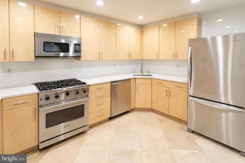 $4,700 | 1508 Pine Street, Unit A, Philadelphia, PA 19102