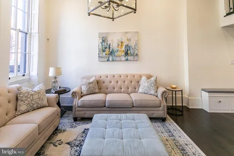 $4,700 | 1508 Pine Street, Unit A, Philadelphia, PA 19102