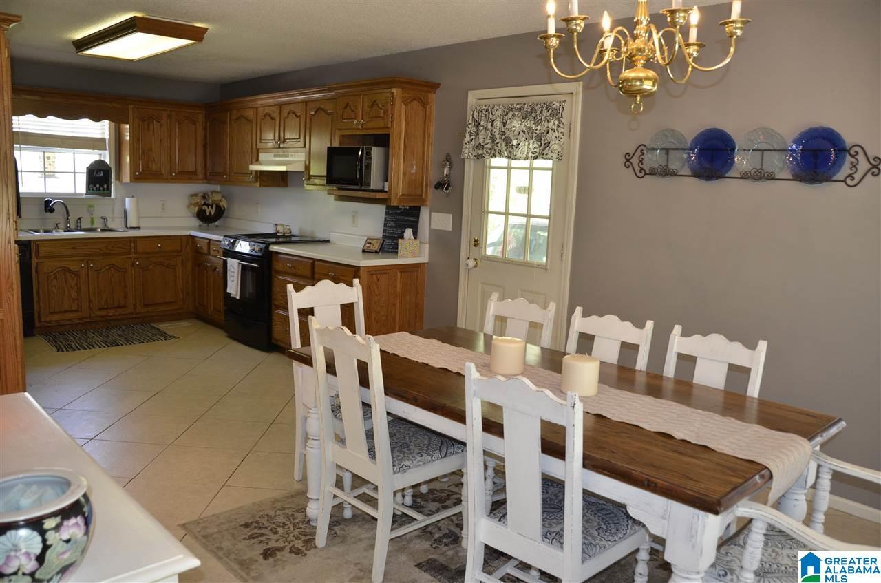 240 Lakeshore Circle Oneonta, AL 35121 - Photo 10 of 35
