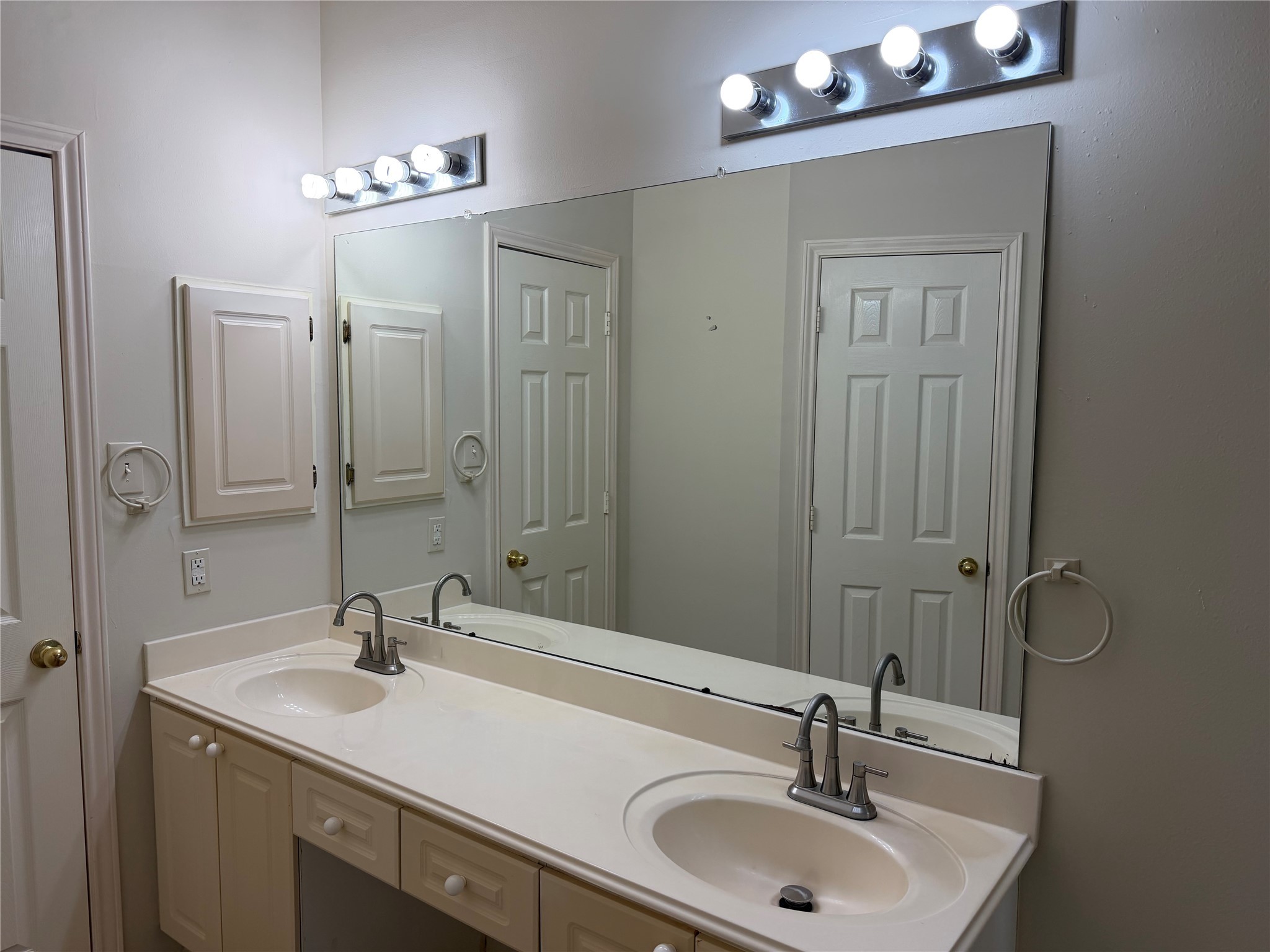 4738 Stoney Point Court Sugar Land, TX 77479 - Photo 11 of 20 a bathroom with a sink double vanity and a mirror