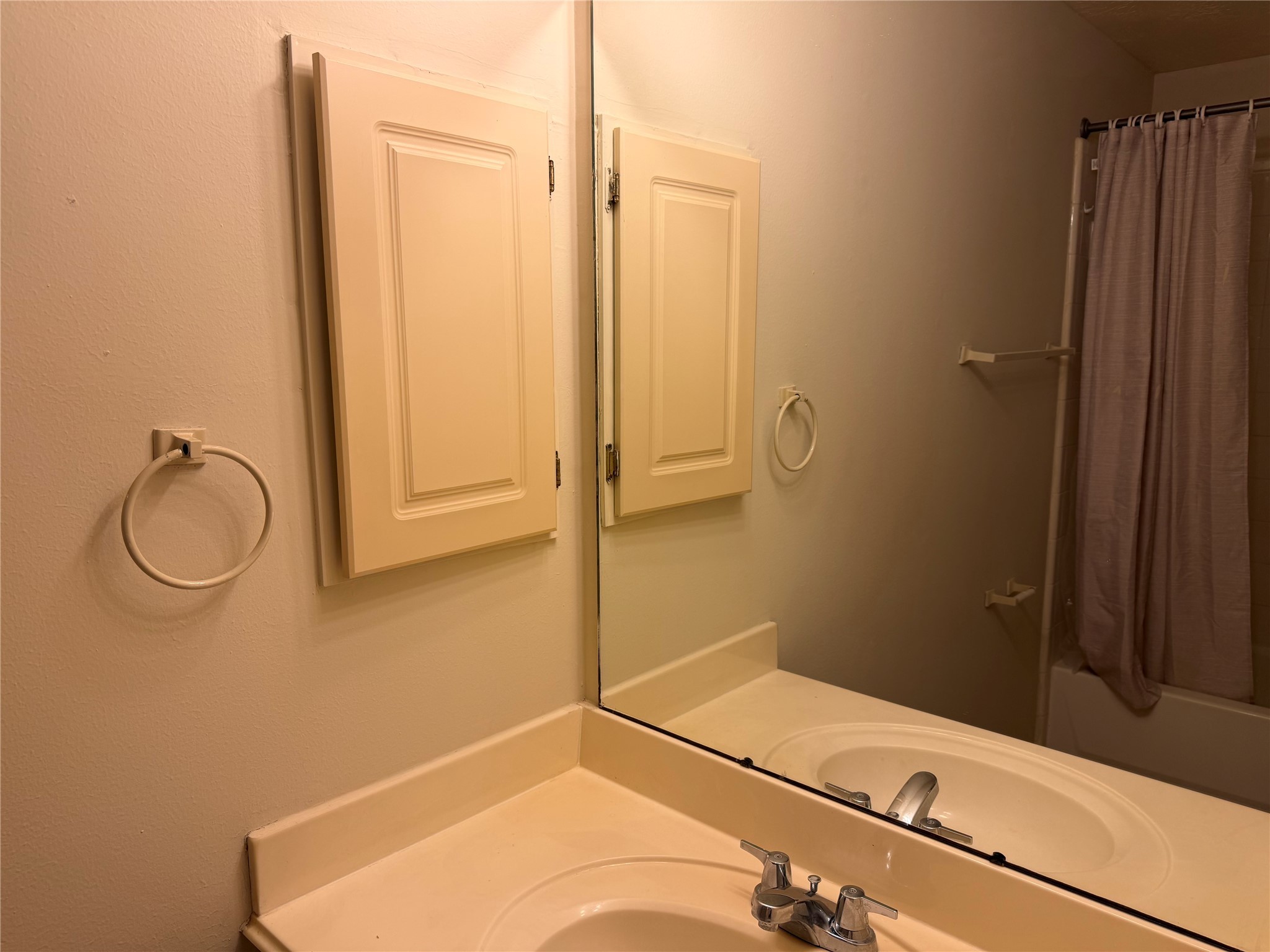 4738 Stoney Point Court Sugar Land, TX 77479 - Photo 17 of 20 a bathroom with a bathtub and shower