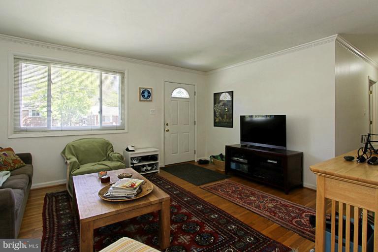11116 Rock Road Rockville, MD 20852 - Photo 13 of 20 Living Room