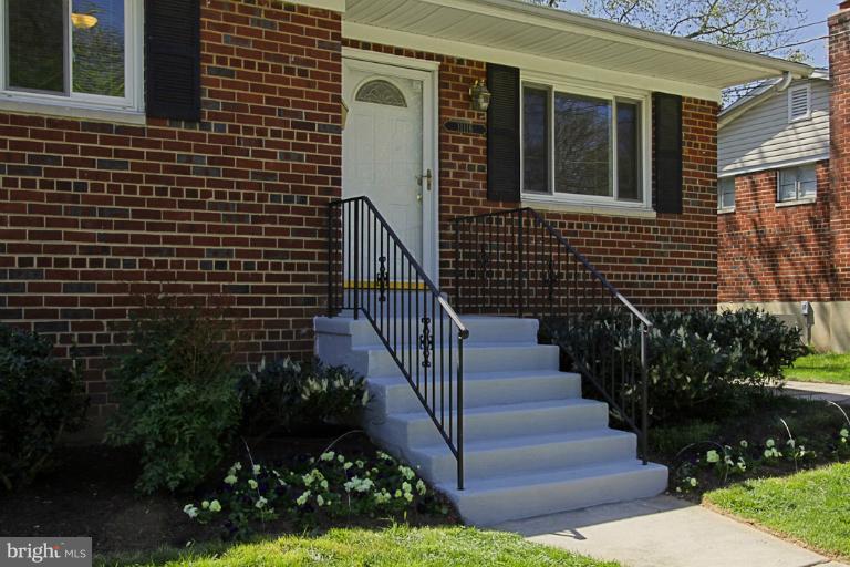 11116 Rock Road Rockville, MD 20852 - Photo 14 of 20 Exterior (Front)