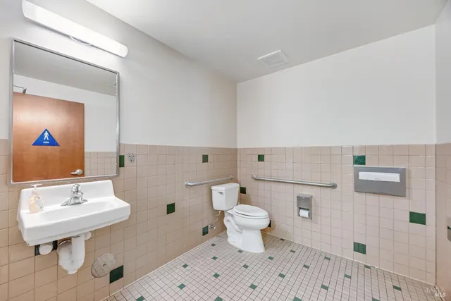 $2,199,000 | 201 Western Avenue, Petaluma, CA 94952