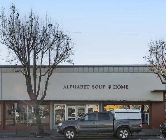 $2,199,000 | 201 Western Avenue, Petaluma, CA 94952