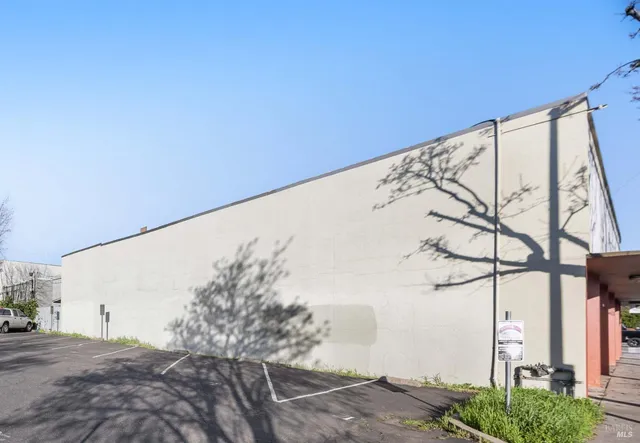 $2,199,000 | 201 Western Avenue, Petaluma, CA 94952