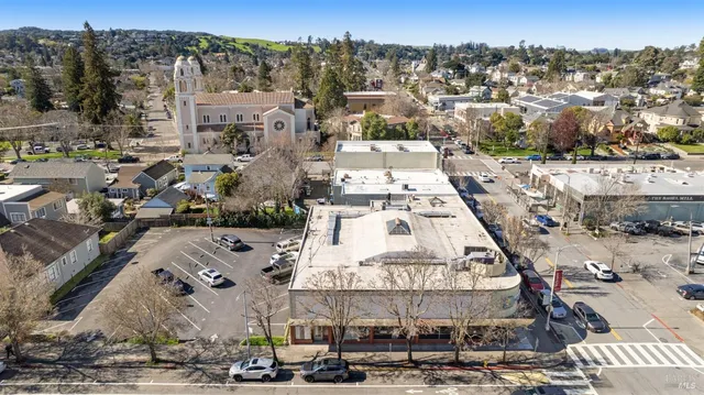 $2,199,000 | 201 Western Avenue, Petaluma, CA 94952