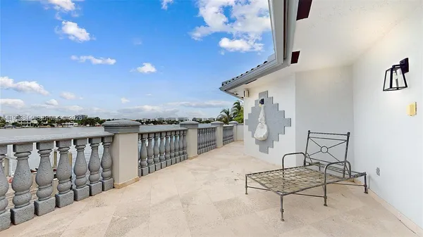 $6,700,000 | 1131 Stillwater Drive, Miami Beach, FL 33141