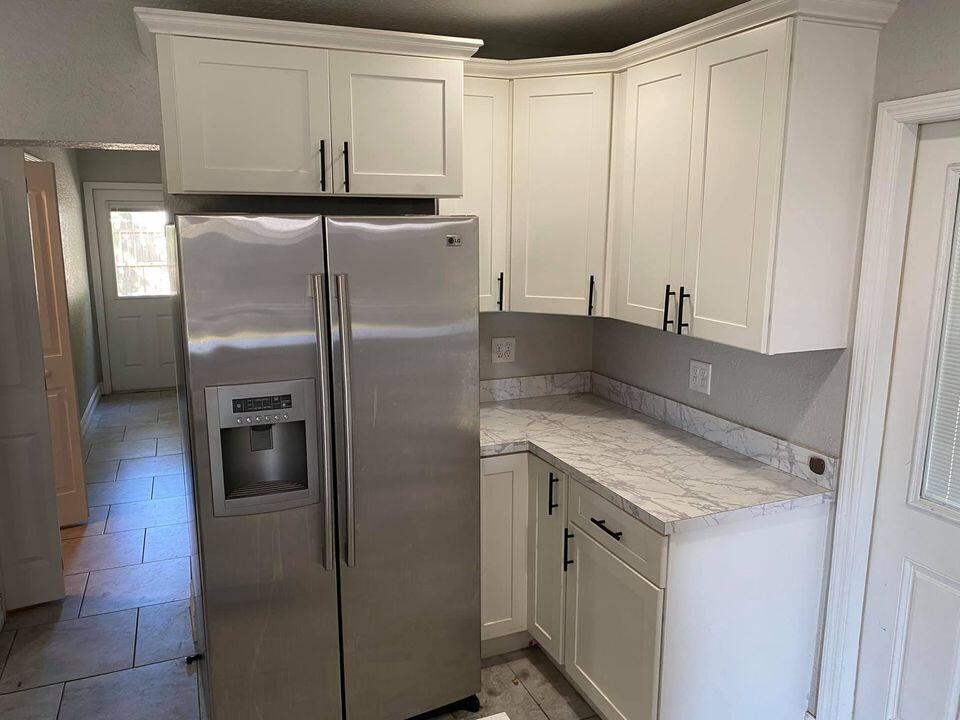 1924 Elizabeth Street Melbourne, FL 32901 - Photo 5 of 10 a kitchen with stainless steel appliances granite countertop a refrigerator and a cabinets