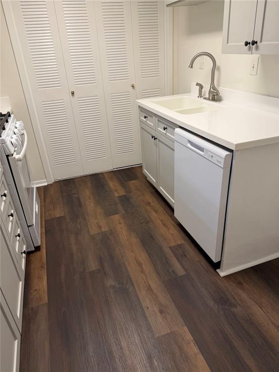 319 Park Ridge Circle Marietta, GA 30068 - Photo 23 of 32 a bathroom with a sink and mirror