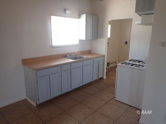 721 South Allen Street Ridgecrest, CA 93555 - Photo 3 of 10
