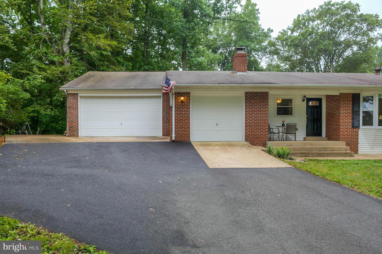 2561 Mountain View Road Stafford, VA 22556 - Photo 3 of 28 Garage