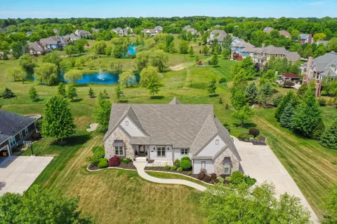 $1,350,000 | 11511 Oakview Court, Mequon, WI 53092