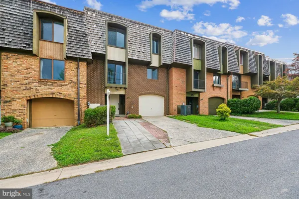 $415,000 | 9507 Fern Hollow Way, Montgomery Village, MD 20886