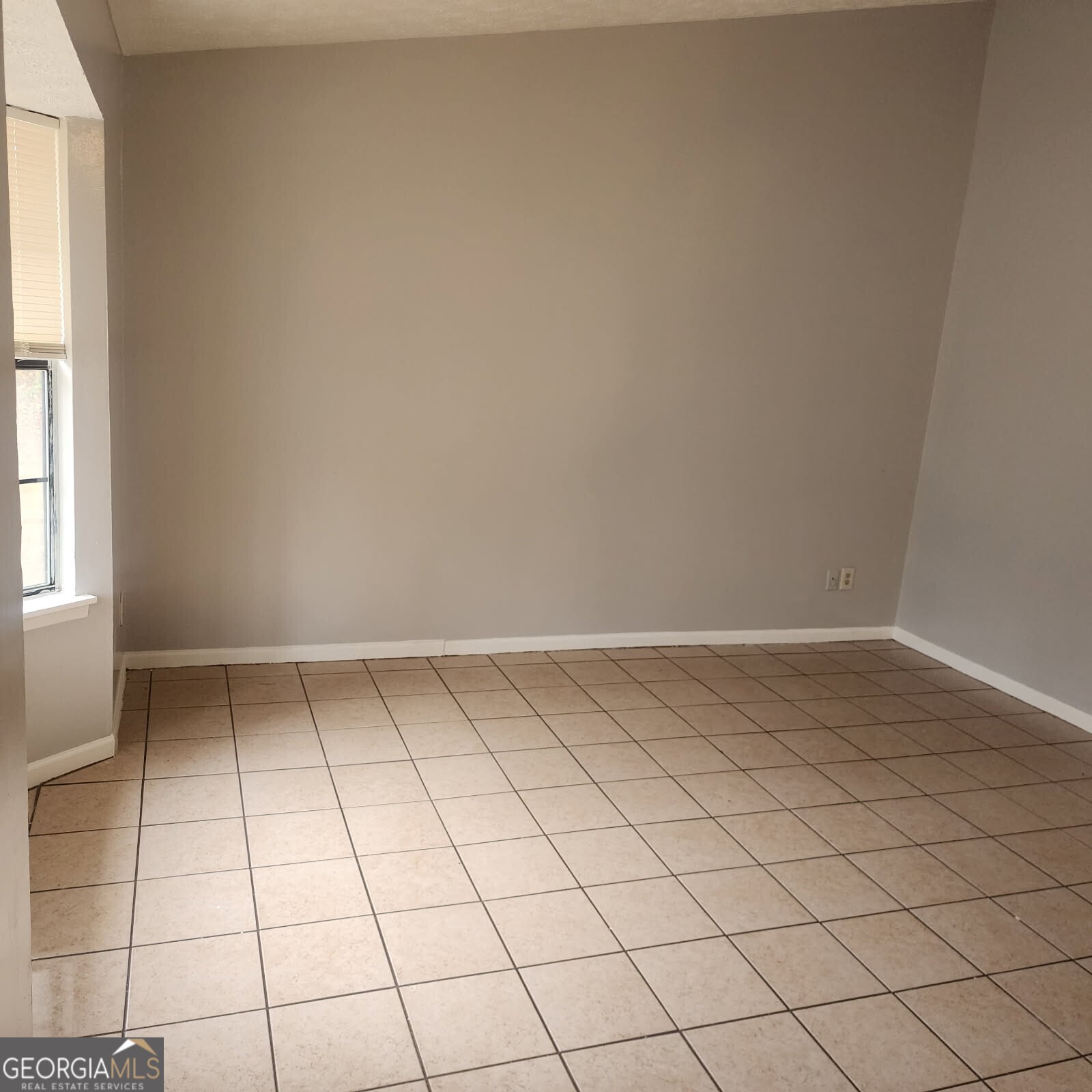 3981 Skidmore Court Decatur, GA 30034 - Photo 3 of 12 Living Room