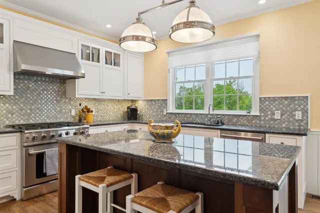 $945,000 | 126 Primrose Lane, Hartford, VT 05059