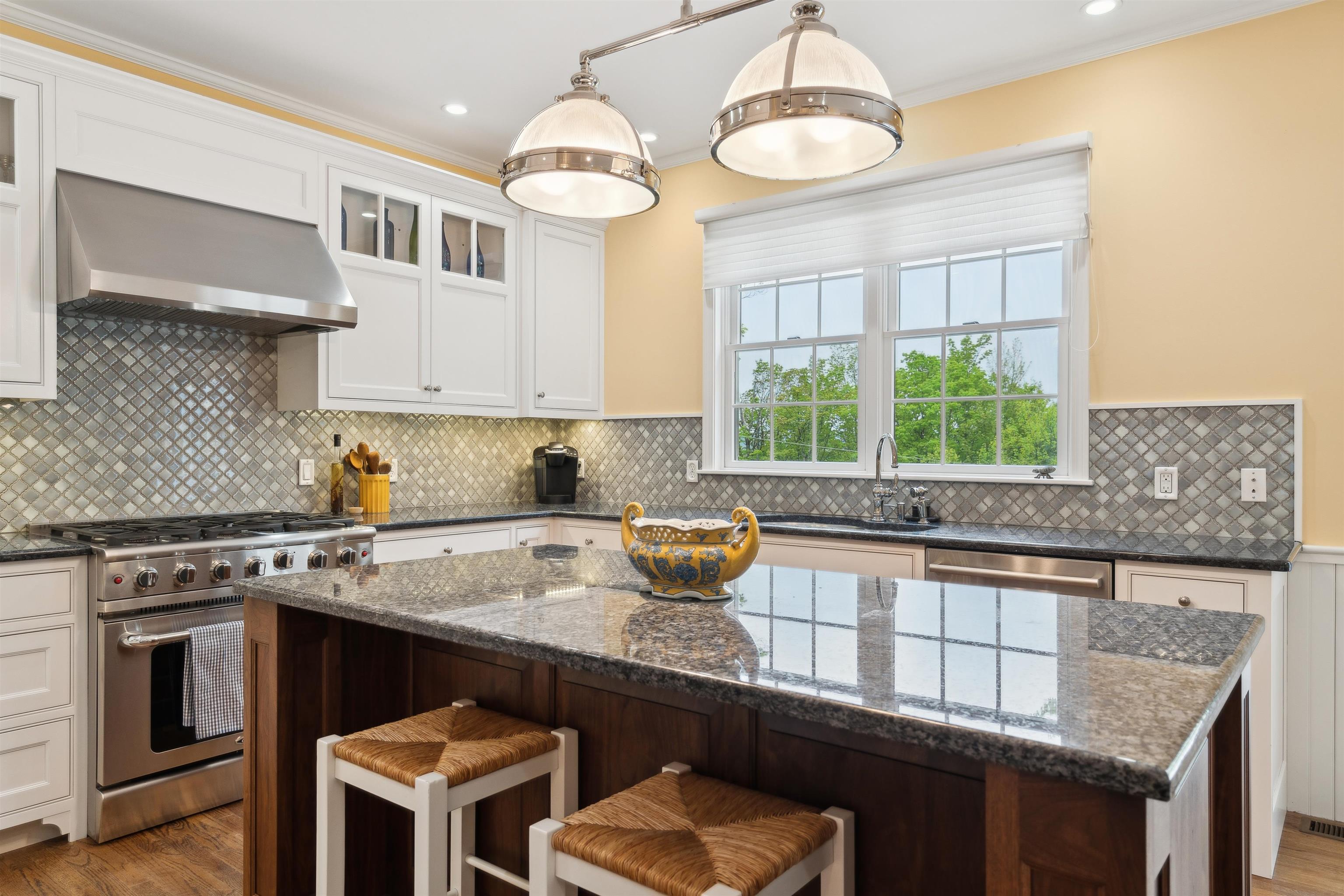 126 Primrose Lane Hartford, VT 05059 - Photo 3 of 36