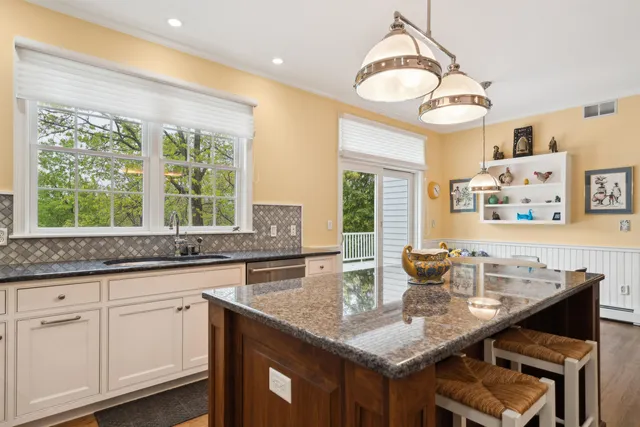 $945,000 | 126 Primrose Lane, Hartford, VT 05059